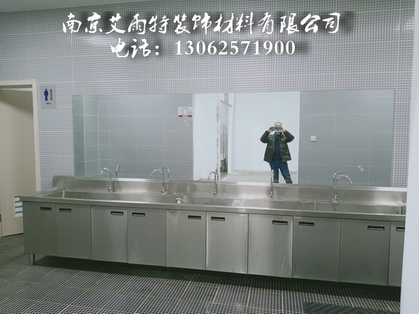 中央门健身房镜子安装