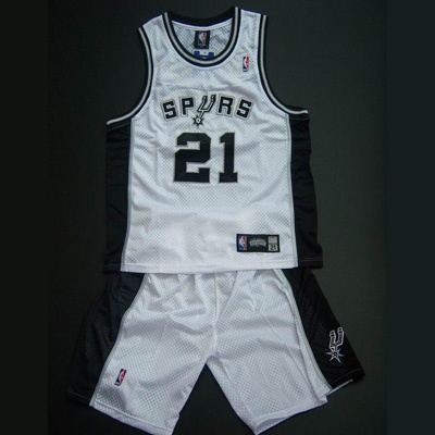 供应足球服篮球服比赛服印字、球衣印号、印LOGO印广告