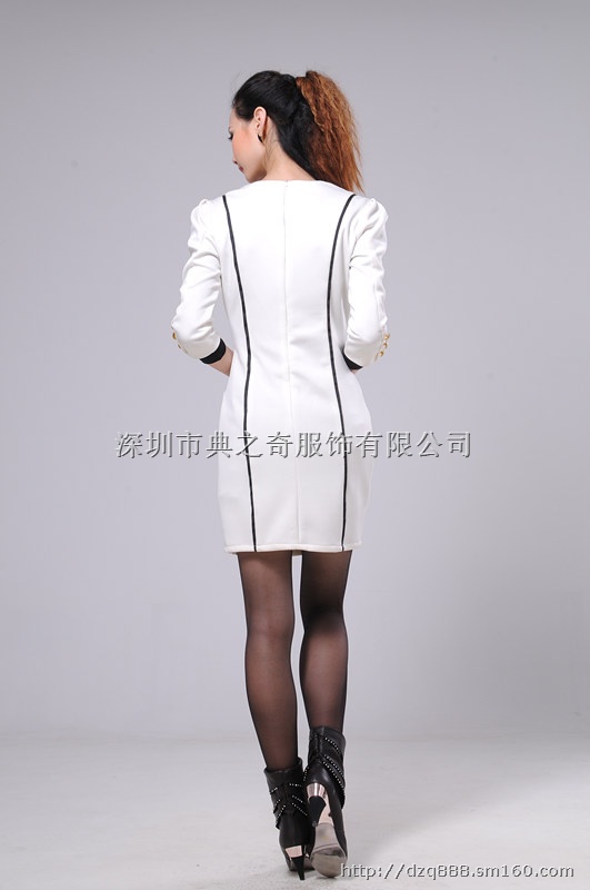 女装白色甜美气质军装风制服肩扣七分袖修身显瘦连衣裙