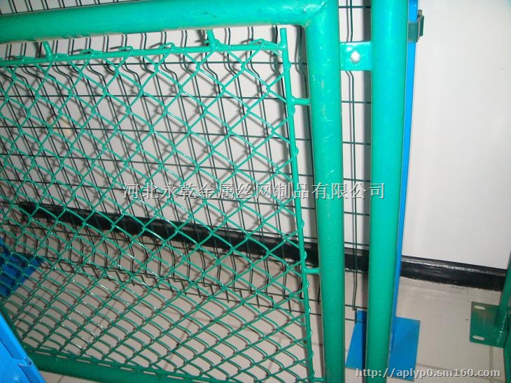 供应护栏网 体育运动场围栏勾花网 篮球场围栏价格