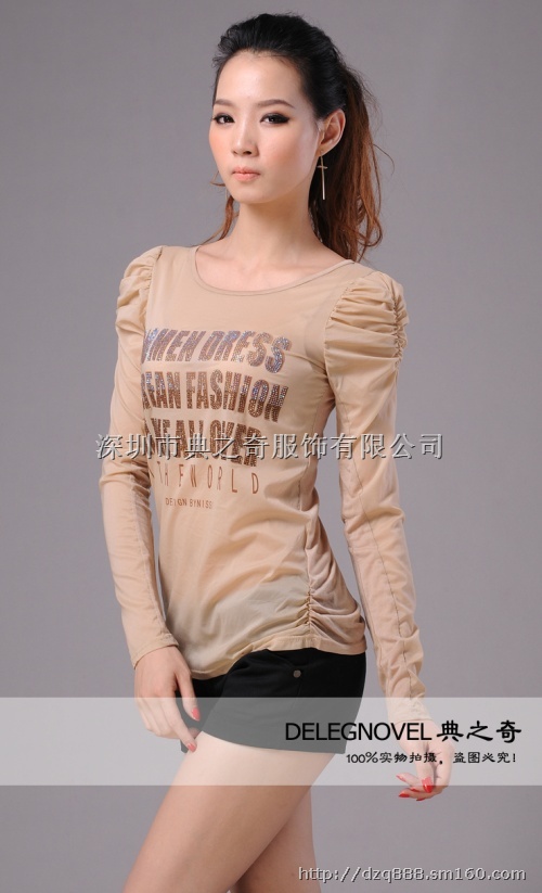 深圳流行服饰字母烫钻抽褶泡泡袖真丝拼接修身T恤
