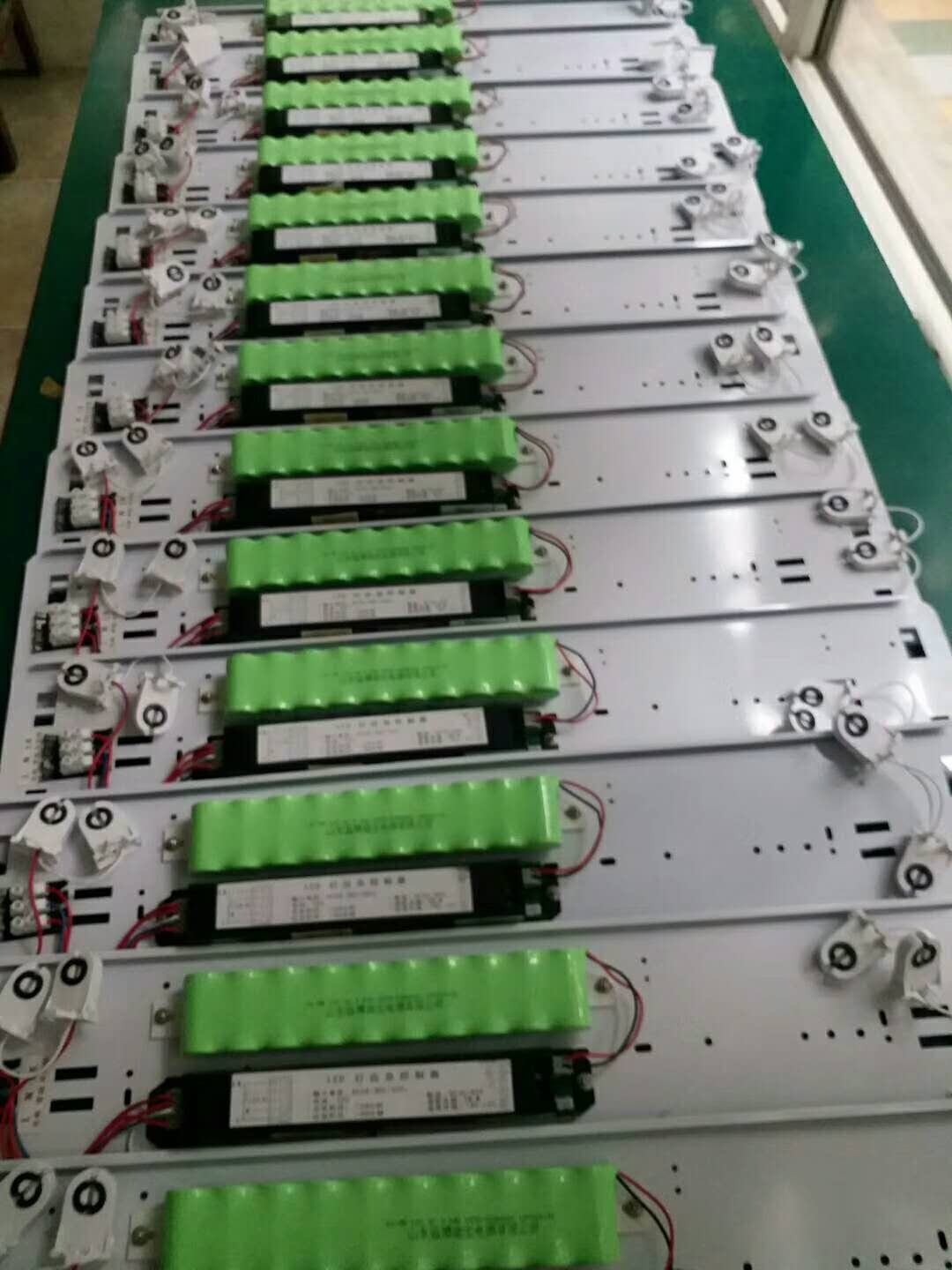 LED三防应急灯