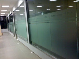 深圳办公室装修玻璃隔墙