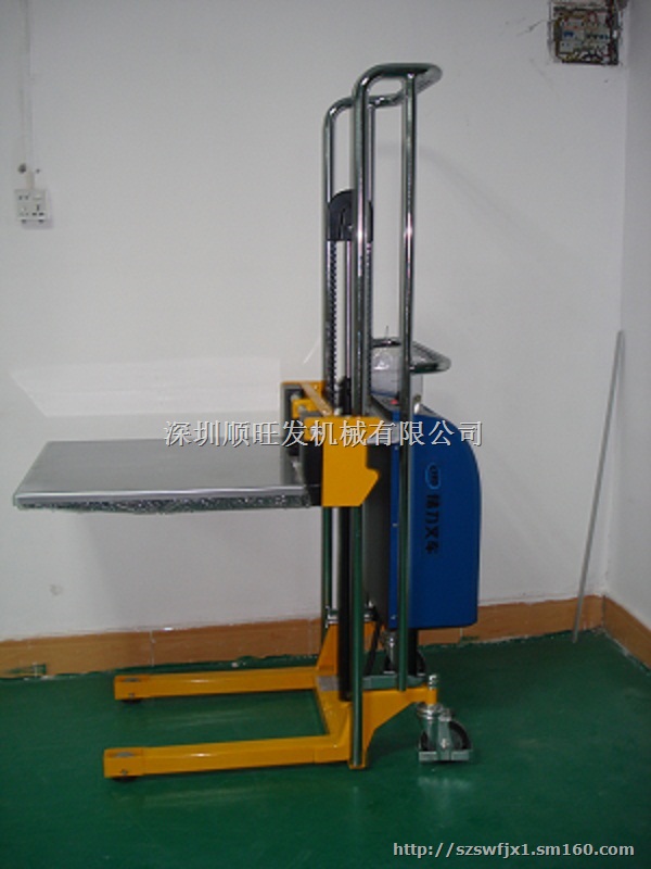 轻型半电动堆高车、顺旺发厂家直销半电动堆高车