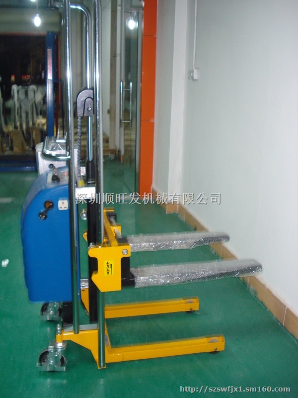 轻型半电动堆高车、顺旺发厂家直销半电动堆高车