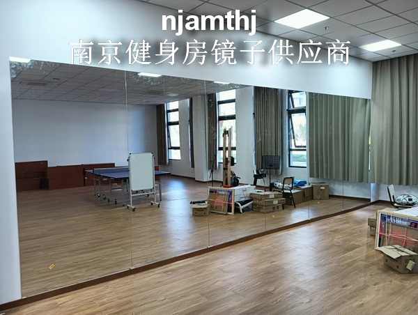 河西万达附近镜子安装