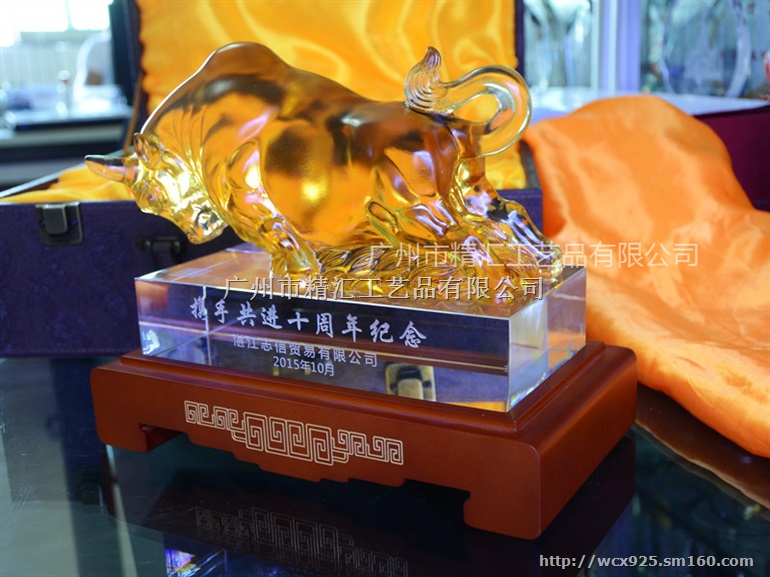 日进斗金工艺品摆件，银行年会送客户礼品，十周年礼品