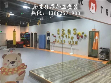 奥体舞蹈房镜