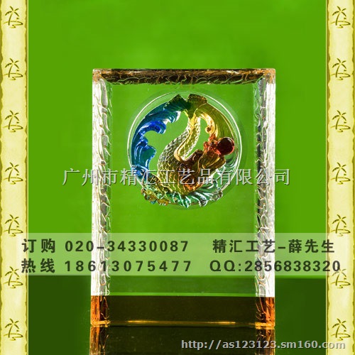 海南年终会议奖杯定制，高档琉璃奖杯定做