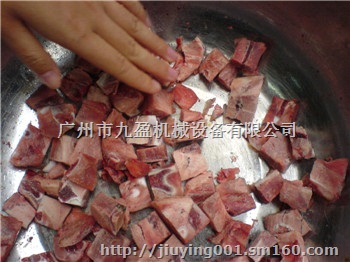 自动斩切排骨机，腿骨猪手斩碎剁粒，肉联腿骨猪手斩切
