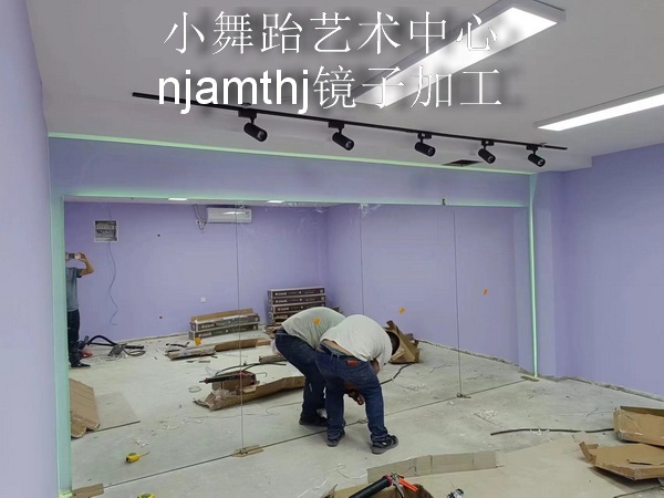 部队健身房镜子安装