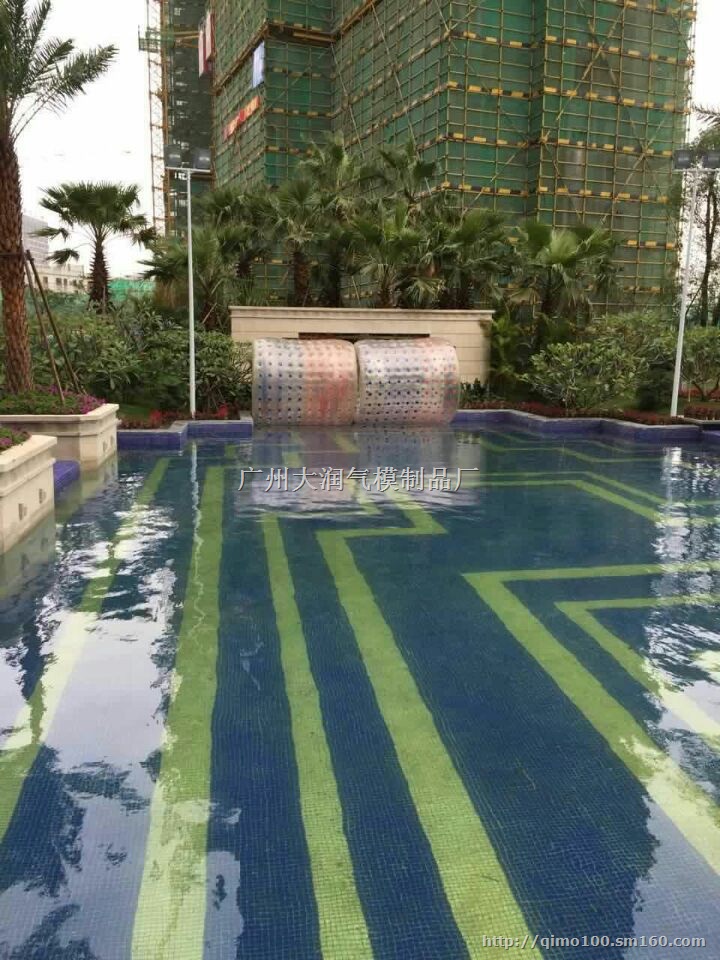 充气水上跳床玩具定做广州飘彩气模厂制作各种儿童城堡