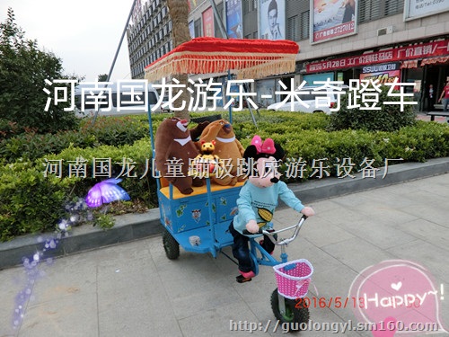供应熊大机器人蹬车，*款机器人骑三轮车