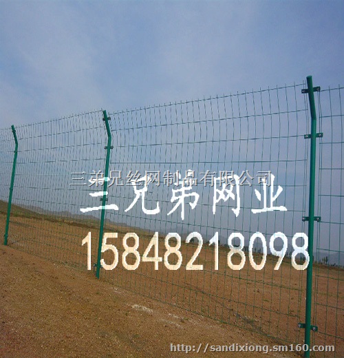 铁丝隔离栅、公路隔离网、护栏网厂 内蒙古包头三兄弟