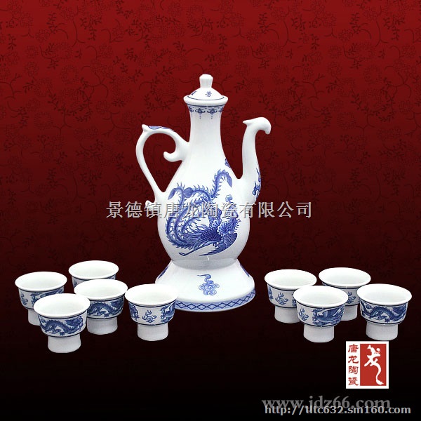手绘青花瓷自动酒具厂家