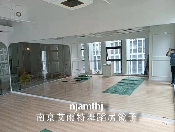 大厂健身房镜子安装