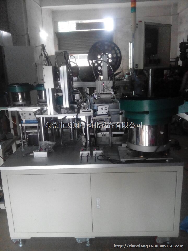 插拔式接线端子全自动组装锁螺丝机