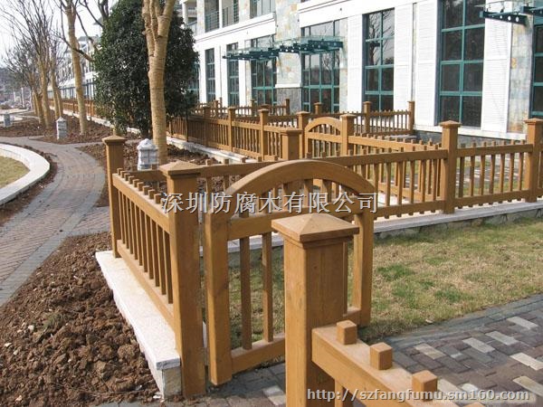 深圳户外防腐木栅栏