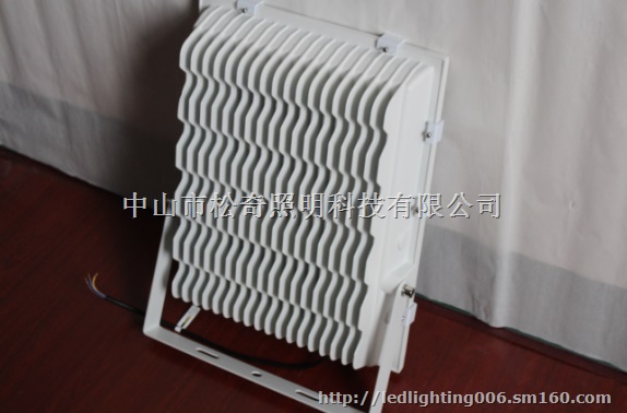 厂家直销新款LED防水投光灯户外照明投光灯200W