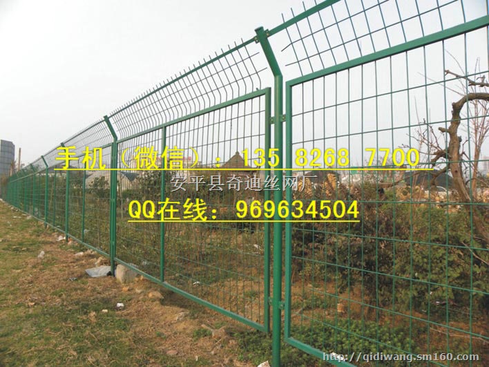 公路2米高专用隔离栅，浸塑隔离防护网