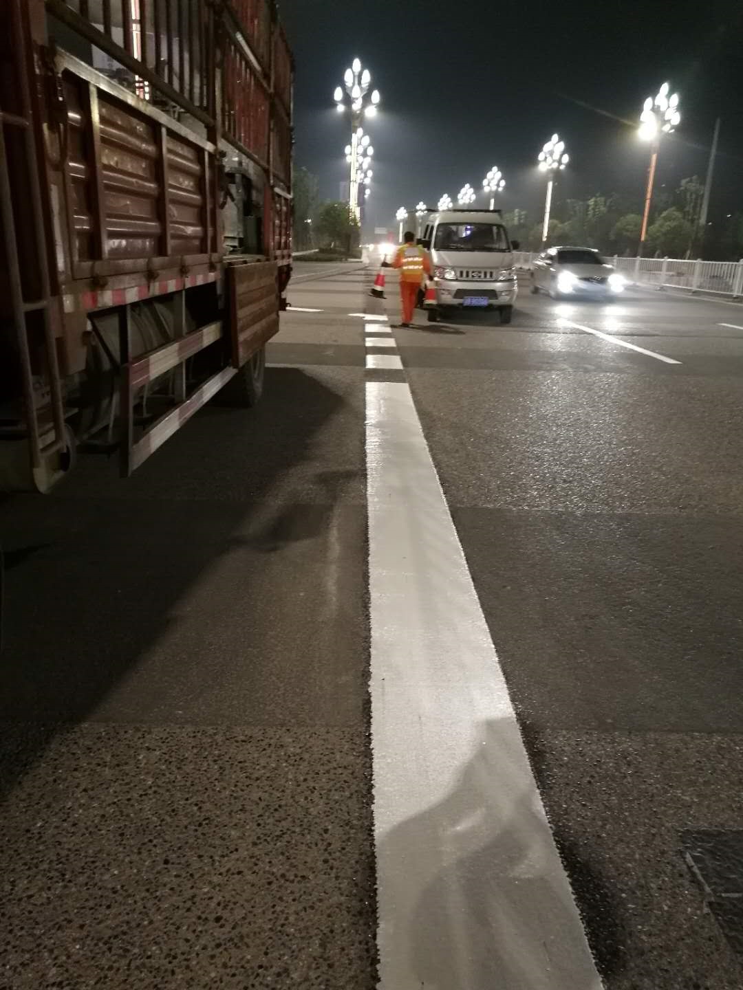 重庆道路划线漆划线价格 重庆广场停车场划线