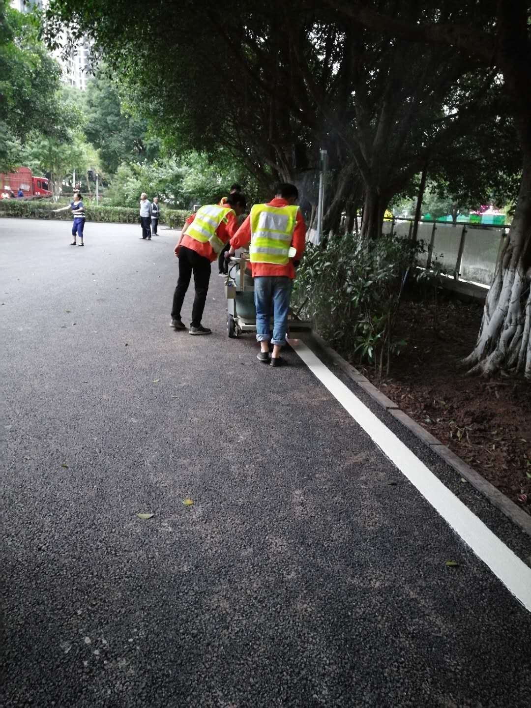 重庆道路划线漆划线价格 重庆广场停车场划线