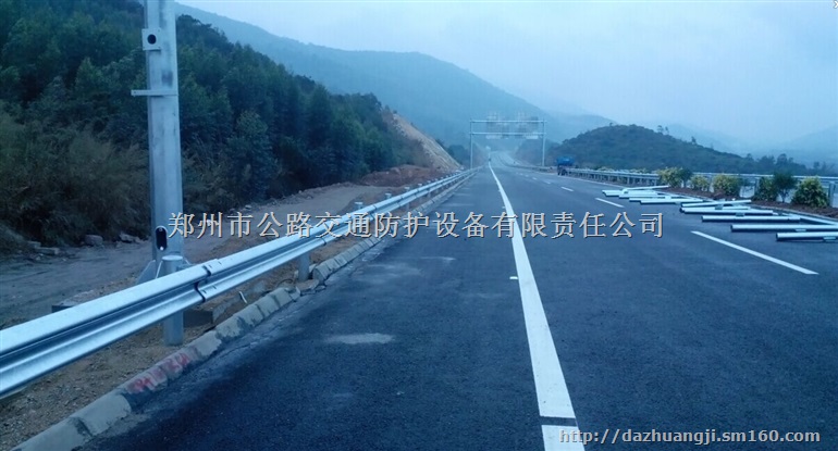 太原临汾大同公路护栏安装打桩晋中晋城山西波形护栏