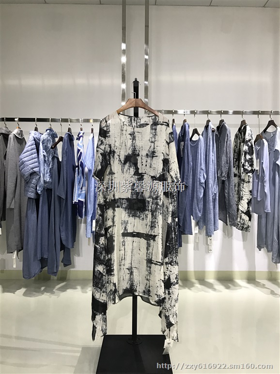 上海品牌女装和言高端大气 简约时尚品牌女装折扣女装