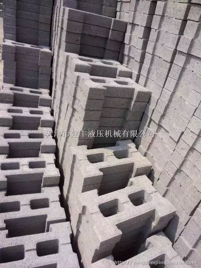 供应甘肃水泥制砖机半自动砖机型号砖机参数
