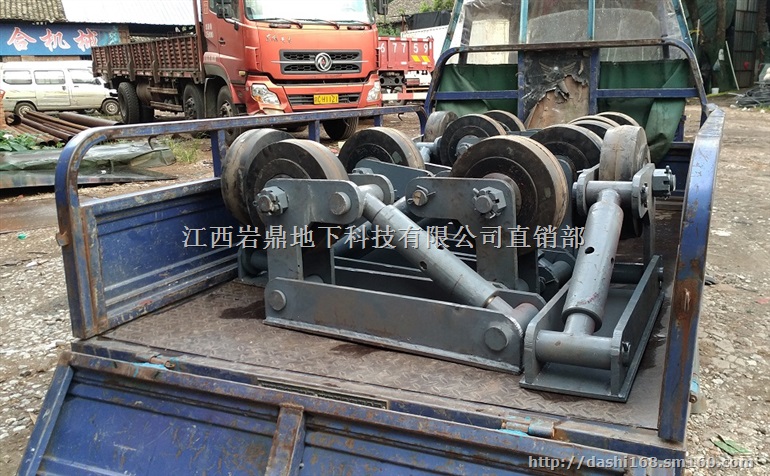 立井凿井吊盘固定器