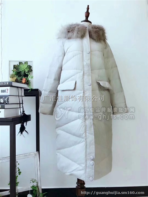 冬季热卖单品羽绒服 中高端品牌折扣女装走份批发