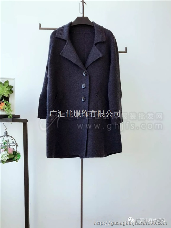 秋冬热卖单品外套 品牌折扣女装走份批发 性价比女装