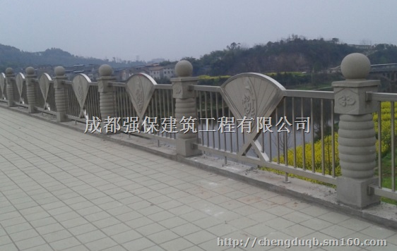 崇左凭祥仿石仿木护栏、铸造石栏杆、仿木桌椅花箱厂家