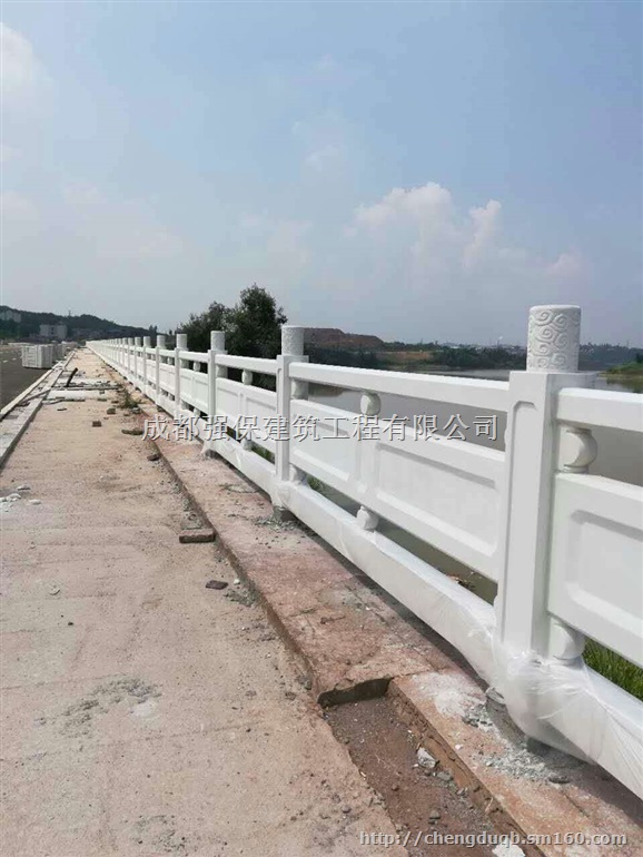 供应柳州来宾桂林铸造石喷砂栏杆、仿木桌椅花箱地板