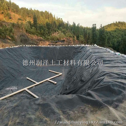 西北地区沼气沼液池铺设1.5mm厚土工膜