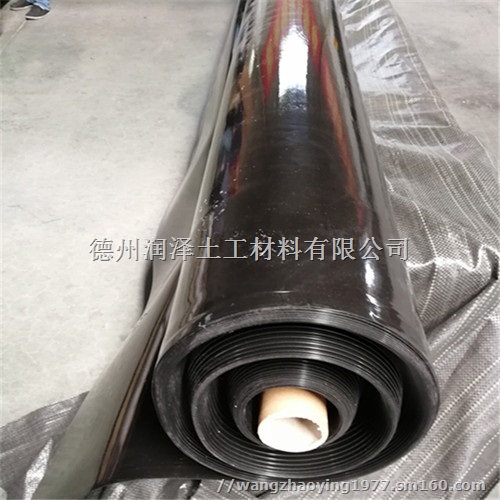 广东热电厂灰坝防渗膜铺设