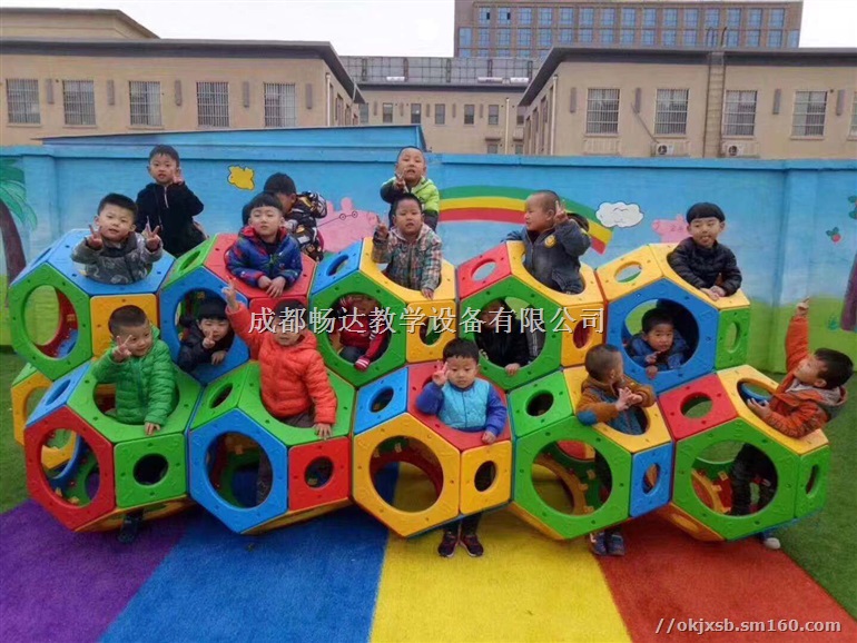 迷宫球幼儿园玩具厂,户外攀爬玩具,木质运动攀登架