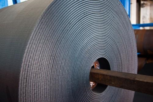 防撕裂钢丝绳提升机钢丝胶带