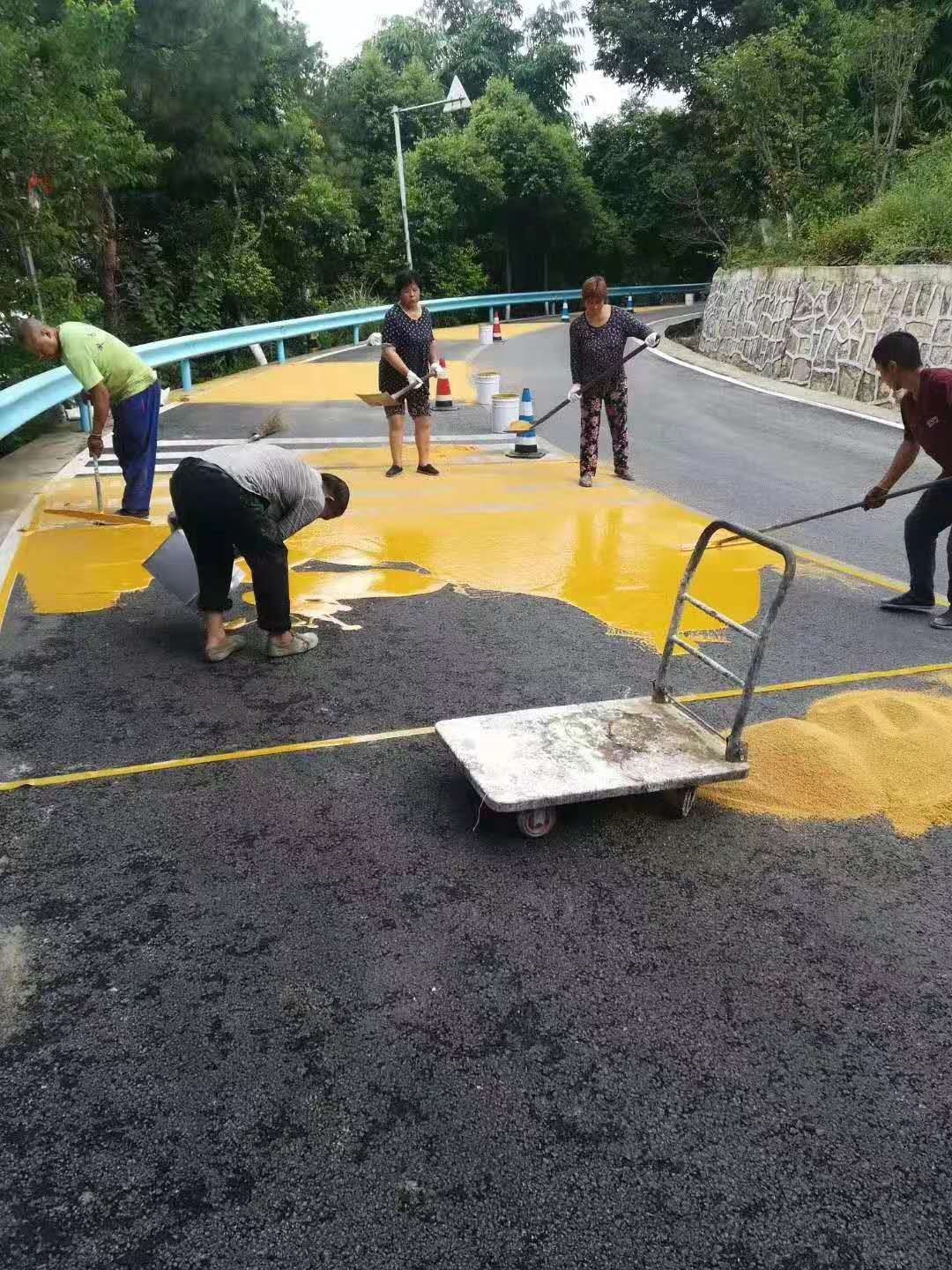 北碚公路划线队防滑坡道路面施工公司长寿南川彩色马路