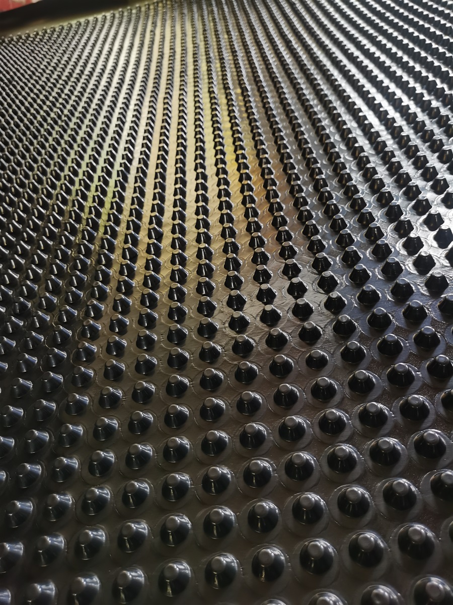 沈阳地下车库1.5公分耐腐蚀排水板厂家