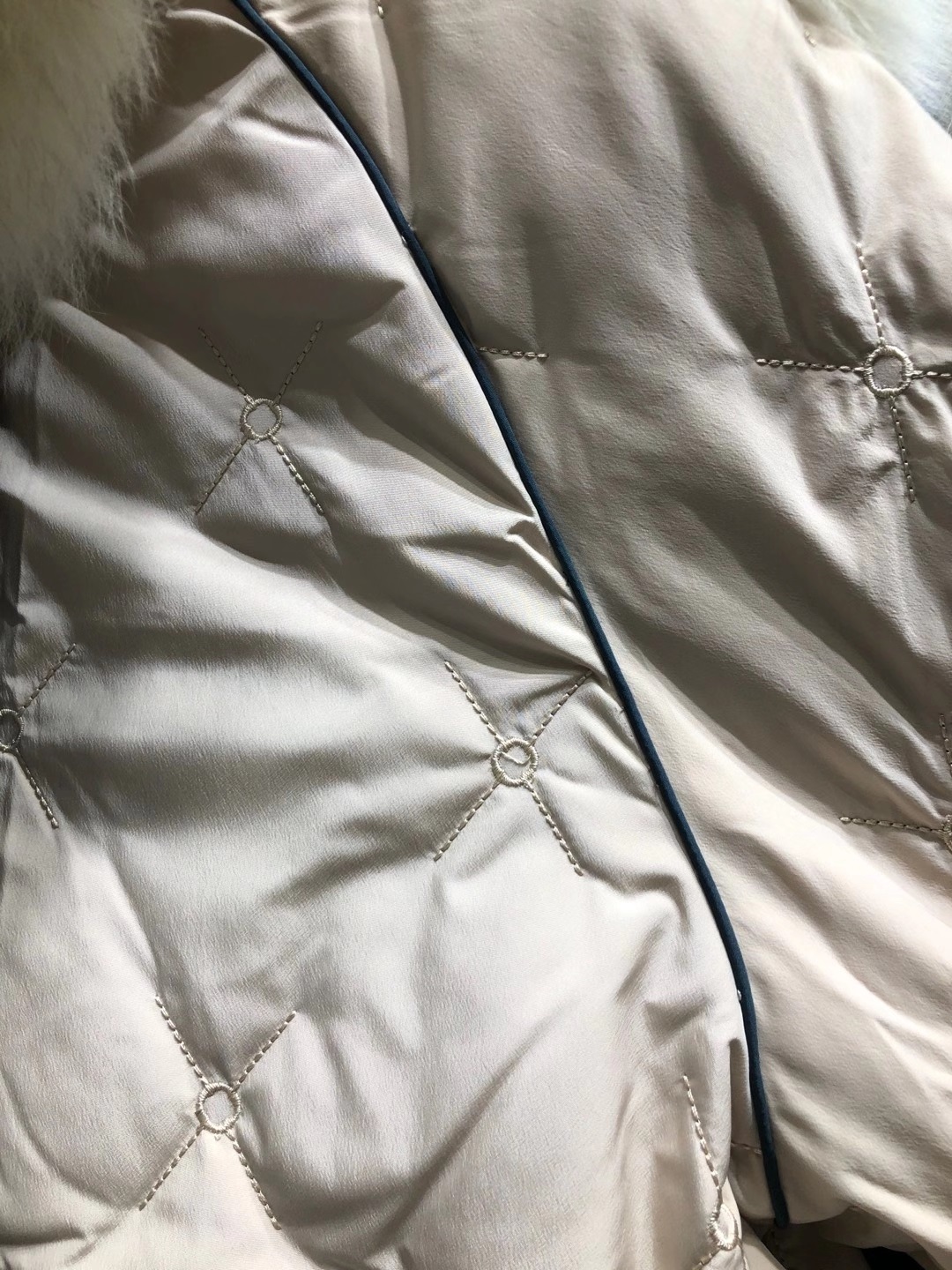 一线品牌女装欧货中长款羽绒服品牌折扣女装直播实体