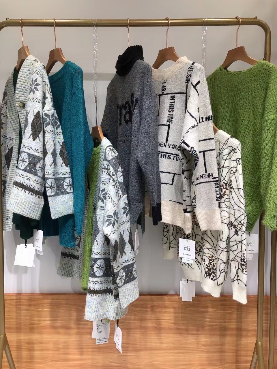 毛衣界中的销量王开衫毛衣全网最火爆品牌直播实体店一