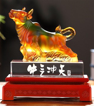 牛气冲天琉璃摆件 水晶琉璃牛纪念品礼品 上市纪念品
