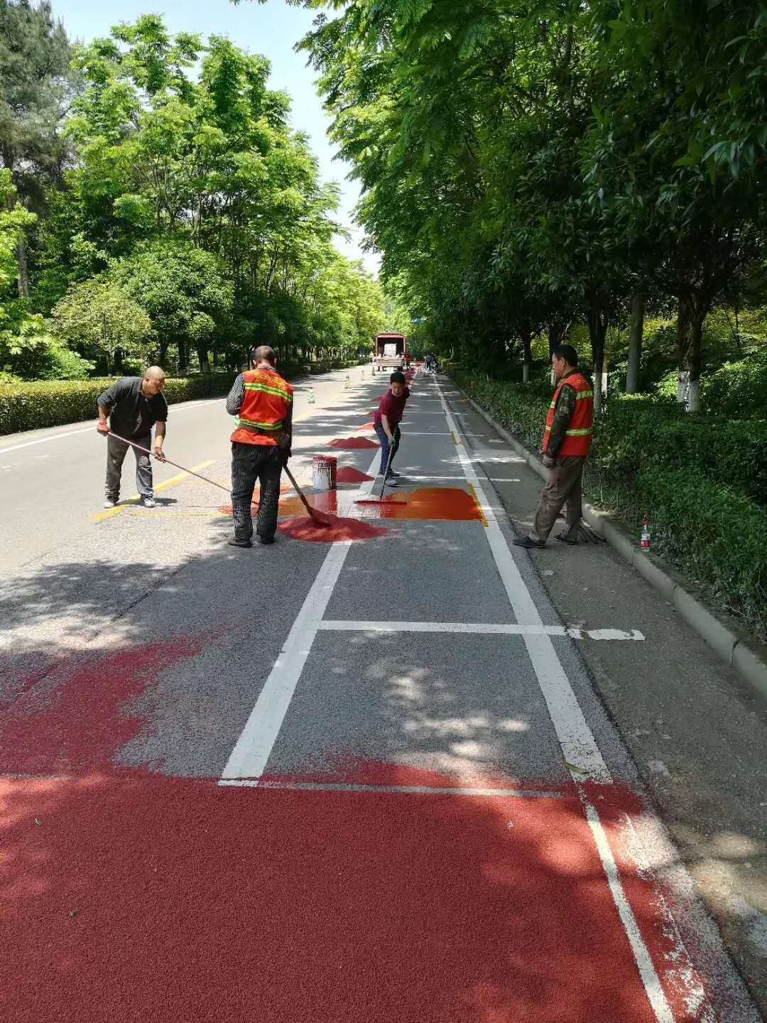 重庆薄层抗滑层陶瓷颗粒路面施工 防滑地面材料公司