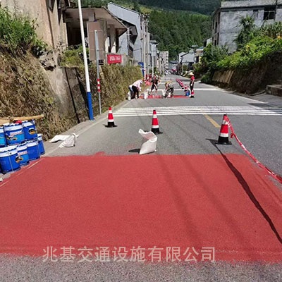 山区公路薄层抗滑层路面施工 重庆彩色沥青摊铺建设工