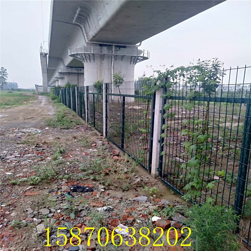 萍乡厂家直供高速公路铁丝隔离双边丝护栏网农村果园养