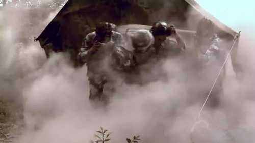 大型智能烟雾发生器瞬间发出很大白色浓厚烟雾的设备机