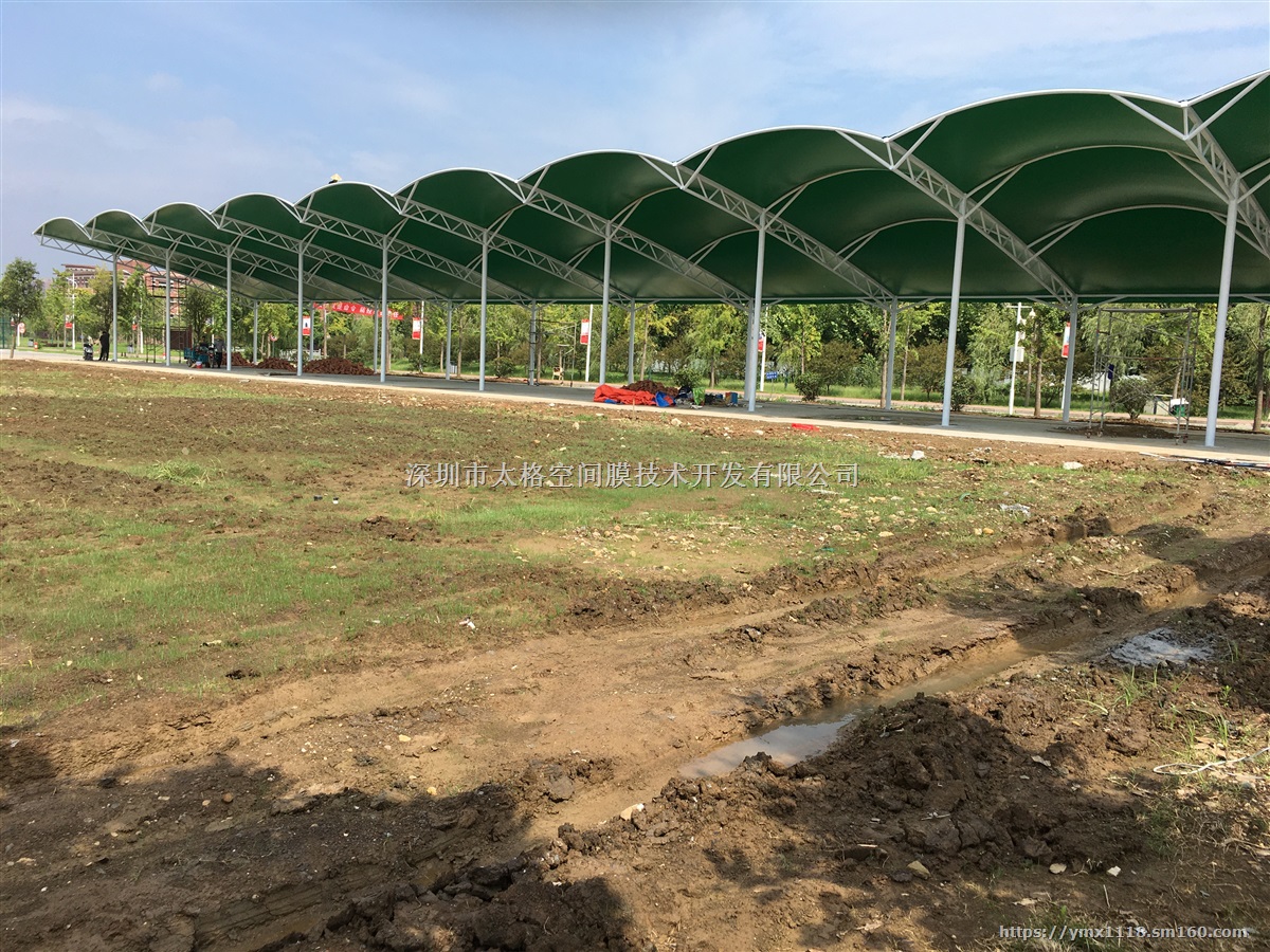 南阳科技职业学院高尔夫练球场景观索拉膜