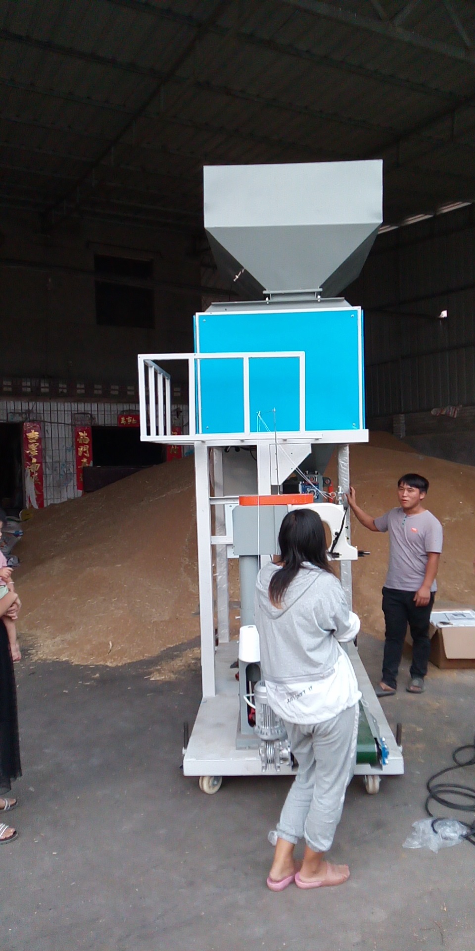 单斗半自动35共计玉米颗粒电子包装机