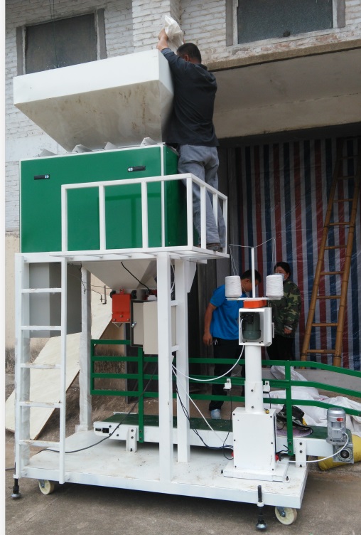 单斗半自动35共计玉米颗粒电子包装机